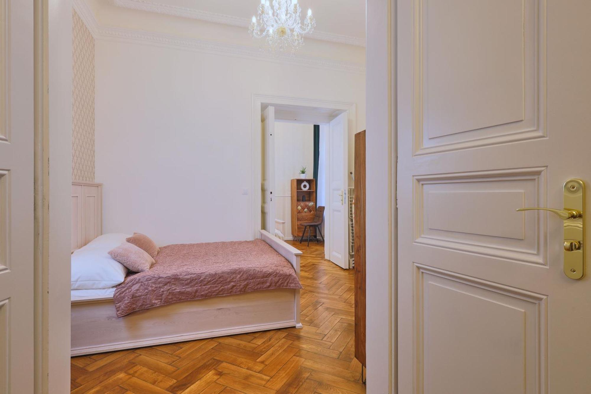 National Theatre Elegance Apartahotel Praga
